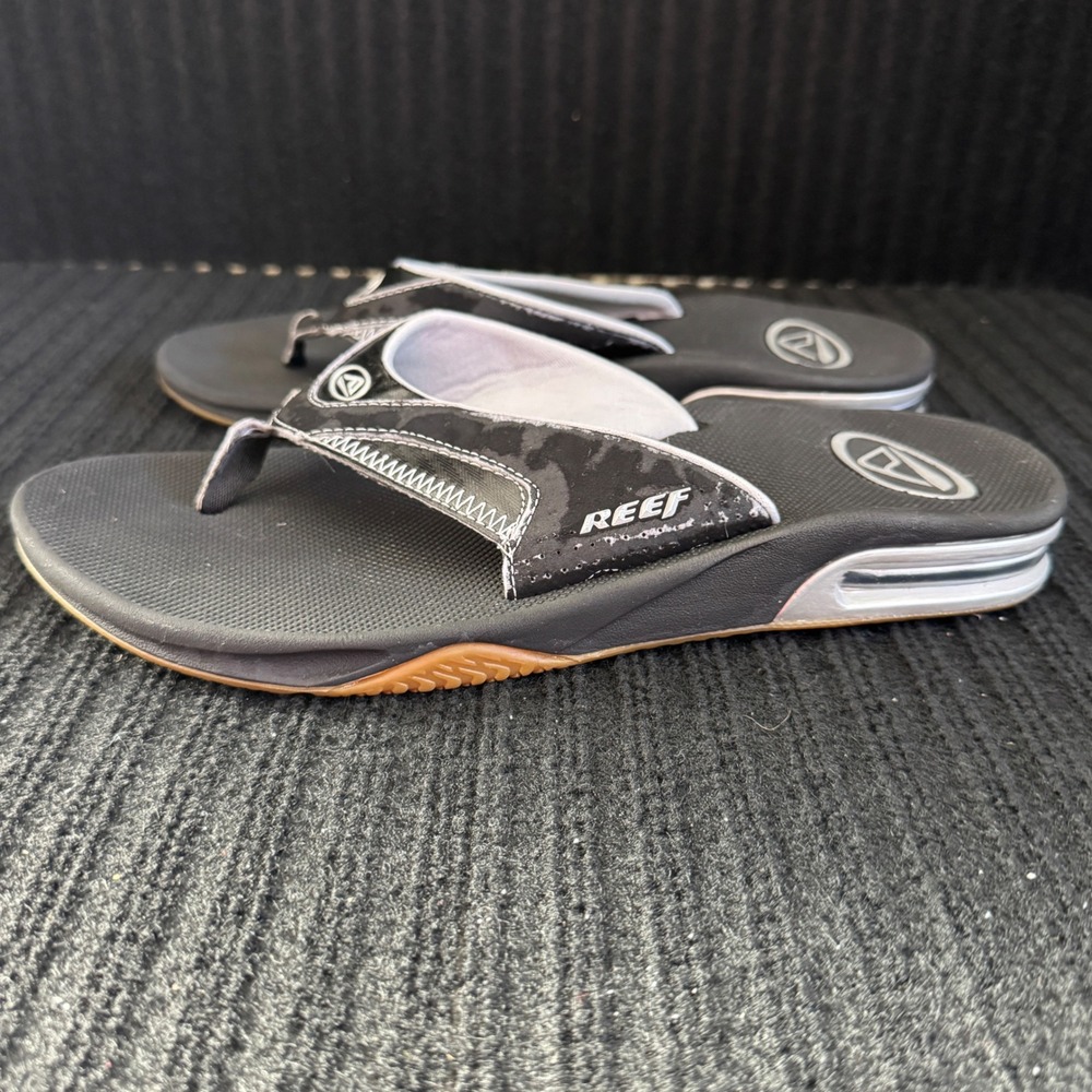 Reef Fanning Mens Black Silver Camo Flip Flops Sandals Bottle Opener Size 9 - Picture 2 of 9